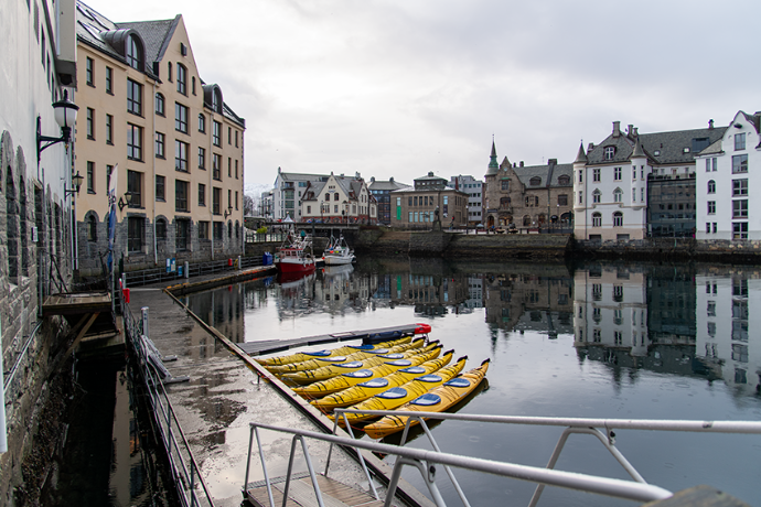 Zicht op het water in Ålesund
